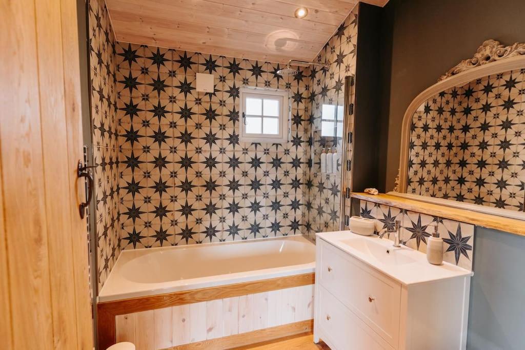 Beautiful Cottage In Bredfield Near To Woodbridge On The Suffolk Coast Bagian luar foto
